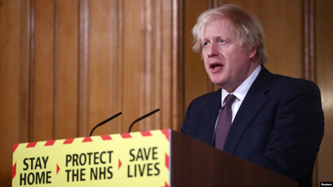 Umushikiranganji wa mbere w'Ubwongereza, Boris Johnson mu kiganiro n'abamenyeshamakuru i Londres, kw'itariki ya 8/03/2021.