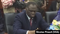 Le nouvel envoyé spécial de l'ONU au Burundi, Michel Kafando, alors chef de la mission de la Francophonie au Niger, le 20 février 2016 à Niamey. (VOA/Nicolas Pinault)