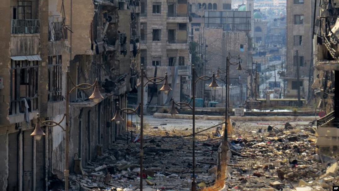 Quang cảnh hoang tàn sau trận chiến giữa quân nổi dậy Syria và quân chính phủ Syria ở Aleppo, Syria, 4/9/2013. (AP Photo/Aleppo Media Center, AMC)