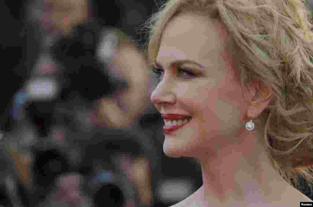 Jury member of the 66th Cannes Film Festival, actress Nicole Kidman poses on the red carpet as she arrives at the closing ceremony, May 26, 2013.