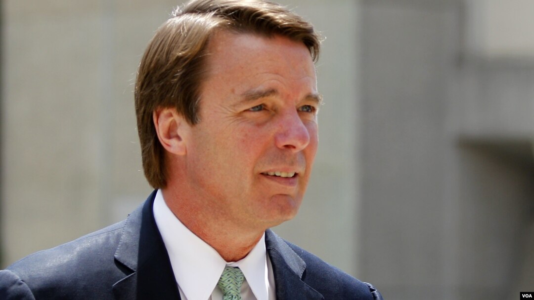 Ông John Edwards, cựu Thượng nghị sĩ đảng Dân chủ
