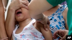 Phụ huynh được khuyến cáo chủ động đưa con em từ 9 tháng tuổi chưa tiêm vaccine sởi hoặc từ 18 tháng tuổi chưa tiêm đủ 2 mũi vaccine sởi đến trạm y tế xã, phường để tiêm vaccine phòng sởi.