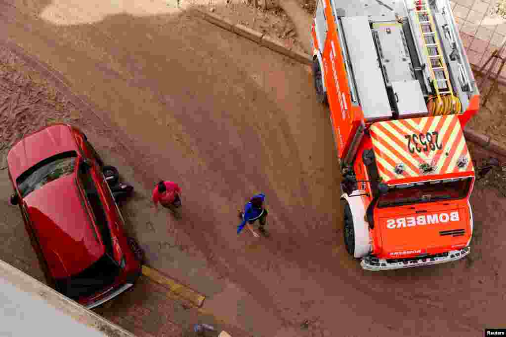 Las inundaciones en&nbsp;Valencia&nbsp;golpearon la infraestructura de la región, arrastrando puentes, carreteras, vías férreas y edificios, al desbordarse los ríos. Muchos perdieron todas sus pertenencias y sus negocios que eran su sustento.&nbsp;