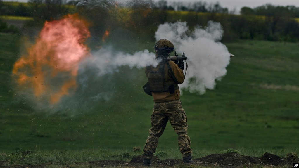 ЗСУ на позиціях біля Вугледара, Донеччина, 1 травня 2023. AP Photo/Libkos