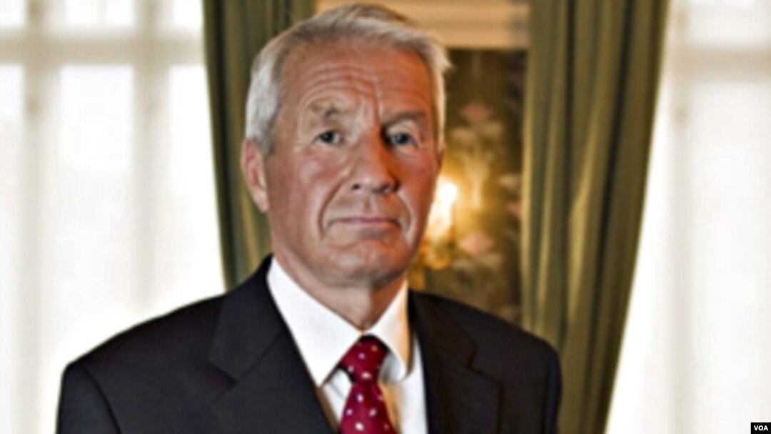 Ketua Komite Nobel Norwegia, Thorbjoern Jagland saat mengumumkan hadiah Nobel Perdamaian 2010 bagi pembangkang Tiongkok, Liu Xiaobo, 8 Oktober 2010.
