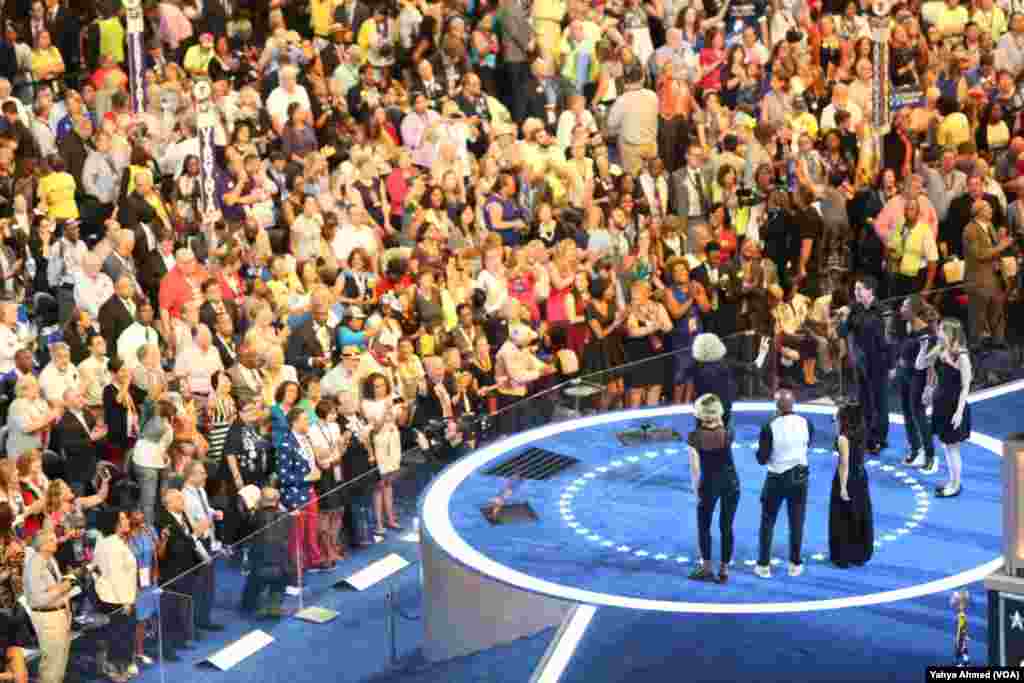 Singer-songwriter Carole King performs "You've Got a Friend" on the final night of the Democratic National Convention, in Philadelphia, July 28, 2016.