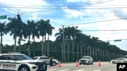 Carros da polícia junto do Trump International Golf Club, depois de tiros terem sido ouvidos perto do local, West Palm Beach, Florida, 15 setembro 2024 