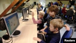 Desarrolladores en California crearon un juego que intenta despertar el lado creativo de los niños mientras aprender a codificar.