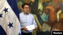 ARCHIVO - El entonces presidente de Honduras, Juan Orlando Hernández, durante una comparecencia pública después de que su hermano Juan Antonio 'Tony' Hernández fuera condenado en EEUU por narcotráfico, en octubre de 2018.