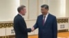 El asesor de seguridad nacional de Estados Unidos, Jake Sullivan (izq.), estrecha la mano del presidente de China, Xi Jinping, durante su reunión en el Gran Salón del Pueblo en Beijing el 29 de agosto de 2024.