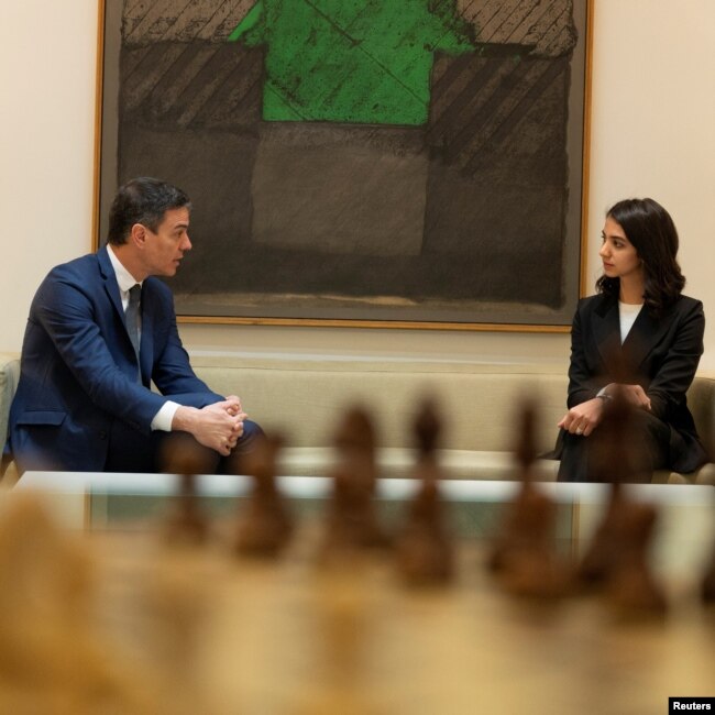 دیدار پدرو سانچز از سارا خادم در اقامتگاه رسمی نخست وزیری اسپانیا در مادرید - ۲۵ ژانویه ۲۰۲۳