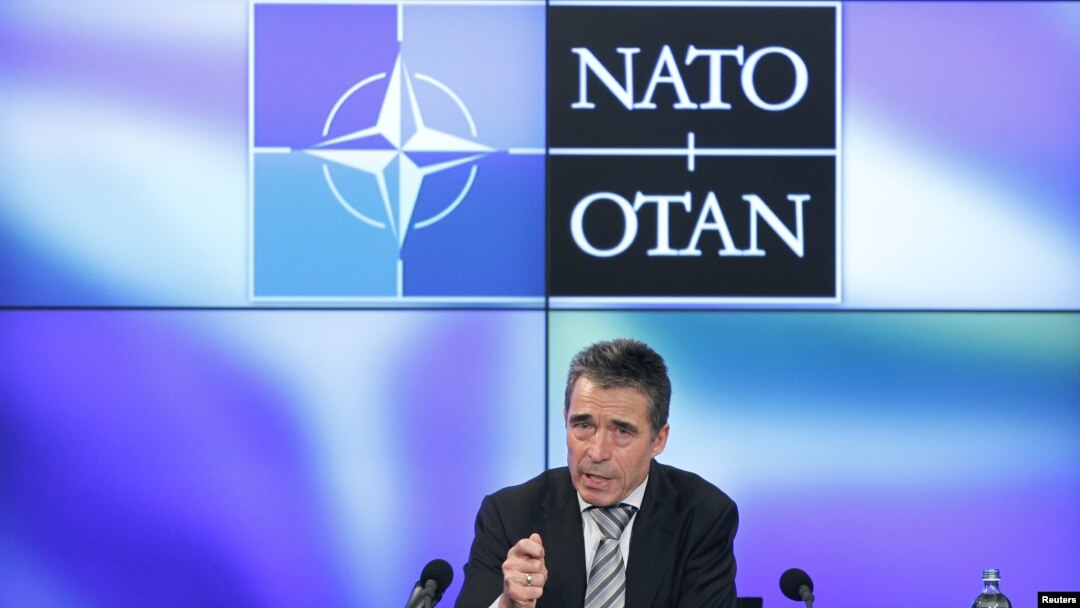 Sekjen NATO Anders Fogh Rasmussen dalam jumpa pers di Brussels (11/5).