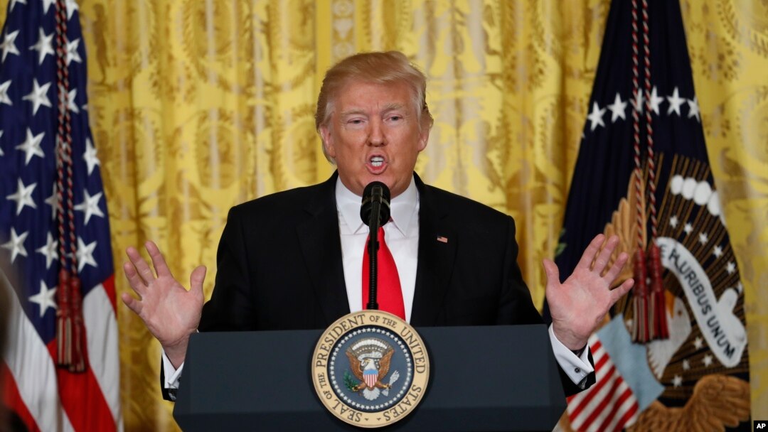 Presiden AS Donald Trump berbicara dalam konferensi pers di Gedung Putih (16/2). (AP/Pablo Martinez Monsivais) 