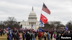 Pristalice Donalda Trumpa na skupu ispred američkog Kapitola, 6. januara 2021., Vašington, (Foto: REUTERS/Shannon Stapleton)