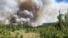 Asap mengepul dari area sungai West Kiskatinaw River dan Peavine Creek saat kebakaran hutan melanda dua wilayah tersebut yang terletak di Dawson Creek Zone, British Columbia, Kanada, pada 7 Juni 2023. (Wildfire Service/Handout via Reuters)