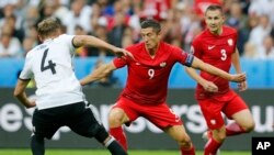 Euro 2016: Allemagne - Pologne (rouge),Stade de France, jeudi 16 juin 2016.