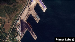 라진항을 촬영한 2일 자 위성사진에 대형 선박이 보인다. 사진=Planet Labs