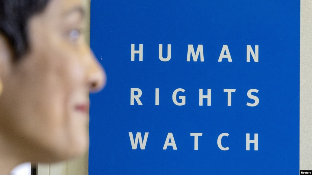 HRW, “24 Kürt siyasetçiyi devlete karşı suç işlemek gibi düzmece suçlamalarla mahkum etmenin açıkça siyasi ve adaletsiz bir yargılamanın sonucu olduğunu" bildirdi.