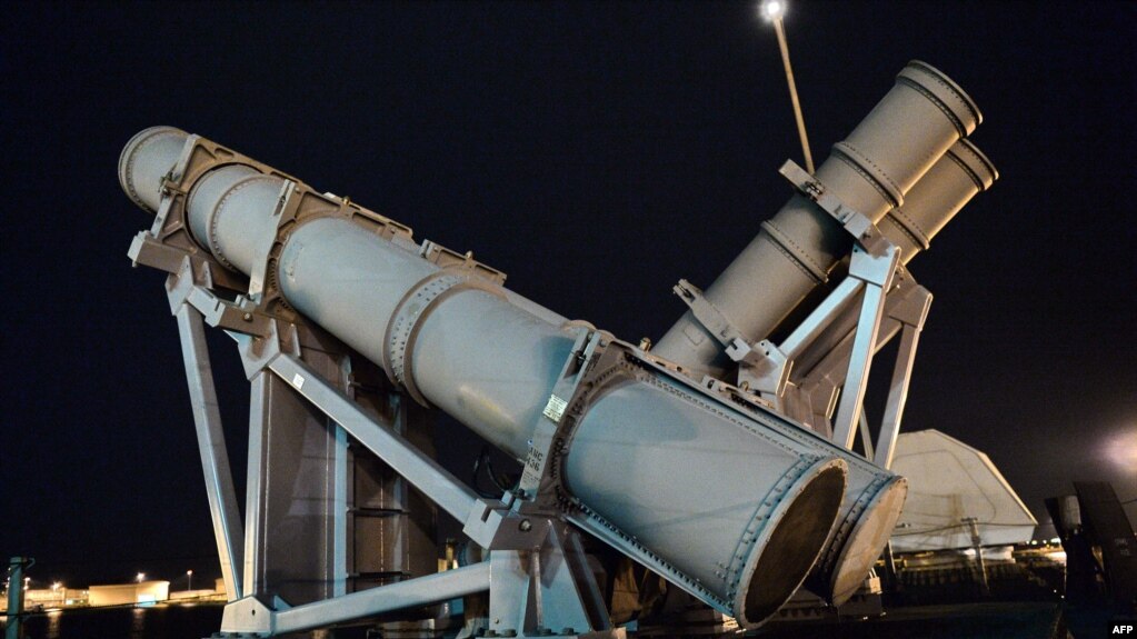 资料照 - 安装在美国海军科罗纳多号上的“鱼叉”导弹发射架。(photo:VOA)