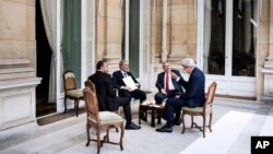 جان کری وزیر خارجه آمریکا در دیدار با وزیران خارجه اردن، عربستان و امارات متحده عربی در پاریس - ۵ تیر ۱۳۹۳ 