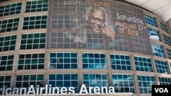 El coliseo American Airlines Arena de Miami fue acondicionado para un recital relativamente reducido con menos de seis mil espectadores.