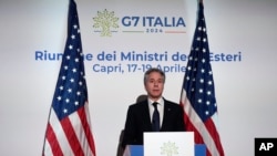 Sekretari amerikan i Shtetit Antony Blinken në konferencë për shtyp gjatë takimit të ministrave të jashtëm të shteteve anëtare të G-7 në Kapri, Itali, më 19 prill, 2024/AP