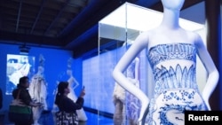 Members of the media view selections for the Metropolitan Museum of Art Costume Institute Gala Benefit, "China: Through the Looking Glass," during a media preview at the Metropolitan Museum of Art in New York, May 4 , 2015. 