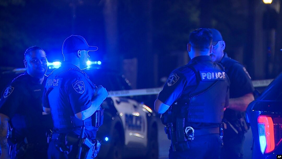 Policija na mjestu masovnog ubistva u Birminghamu, Alabama. (Bill Castle/WBMA via AP)