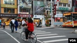 台灣租金較香港便宜而且有民主選舉的制度，去年移民台灣的港人急升兩倍(美國之音湯惠芸)