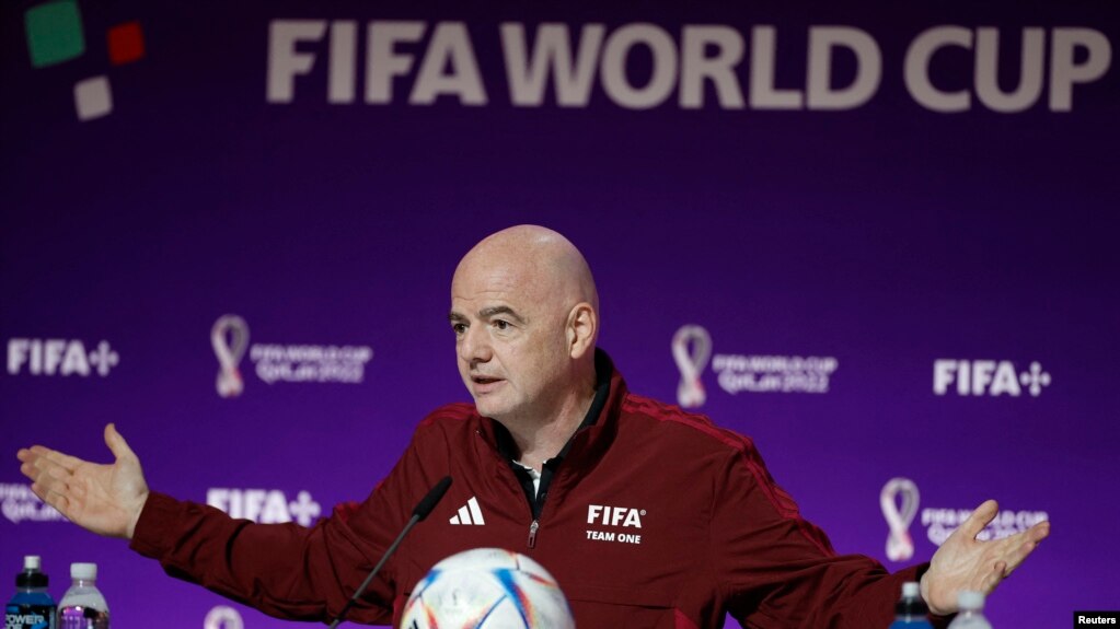 Presidenti i FIFA-s akuzon kritikët e Katarit për hipokrizi