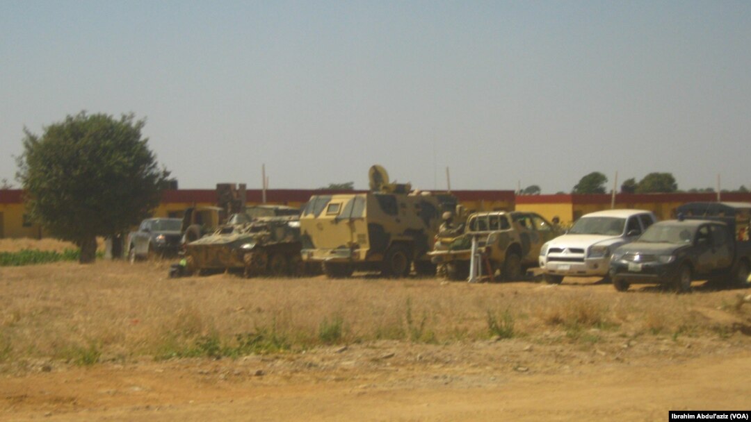 Kendaraan militer yang berhasil dirampas dari militan Boko Haram di kota Bama (foto: dok).