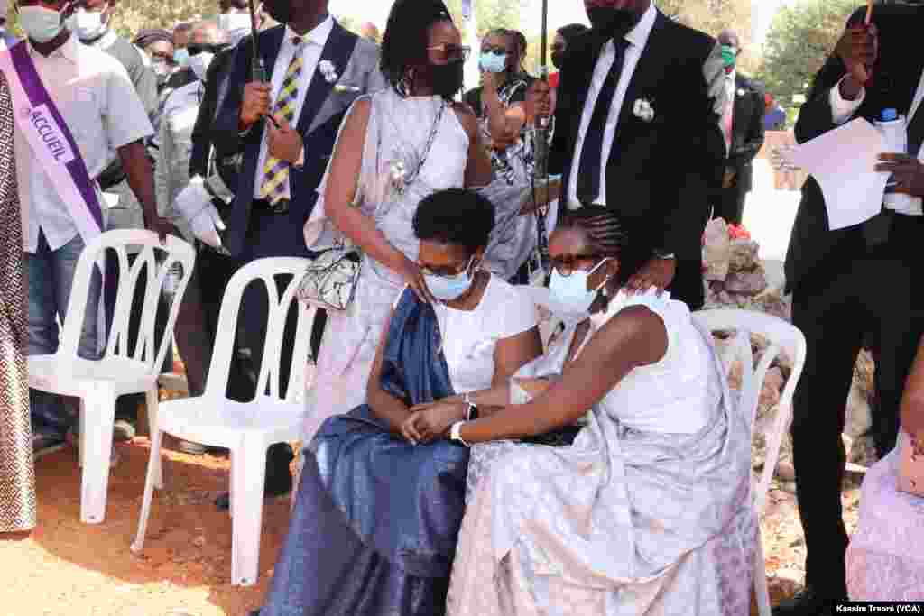 Umutambukanyi wa Majoro Buyoya n'umukobwa wiwe mu kibanza nyakwigendera yashinguwemwo