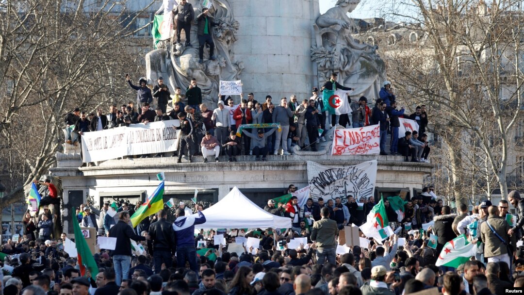 Manifestações de milhares de argelinos contra um quinto mandato para o presidente Bouteflika