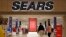 Personas entran a una tienda Sears en Pittsburgh, Pennsylvania, el 8 de febrero de 2017.