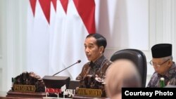 Presiden Jokowi dan Wapres Ma’ruf Amin memimpin Ratas “Persiapan Pemindahan Ibu Kota Negara Baru” di kantor Presiden, Jakarta, Senin (16/12) (Foto: Biro Setpres)