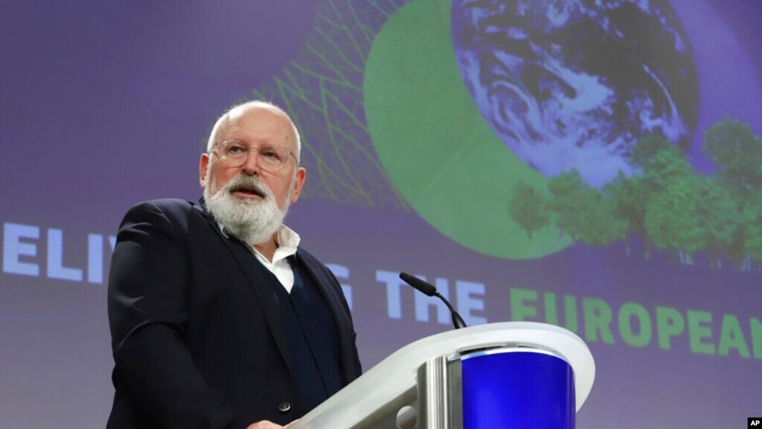 FILE - Wakil Presiden Komisi Eropa yang bertanggung jawab atas Kesepakatan Hijau, Frans Timmermans dalam konferensi pers di markas besar Uni Eropa di Brussels, 14 Juli 2021.