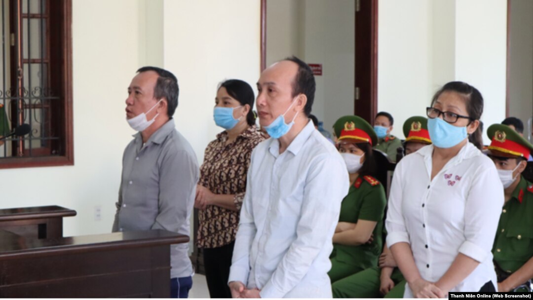 Bốn bị cáo trong cùng một gia đình tại phiên toà xét xử ở Bình Phước hôm 11/3 về tội "hoạt động nhằm lật đổ chính quyền nhân dân" vì bị cáo buộc tham gia vào Chính phủ Quốc gia Việt Nam Lâm thời.