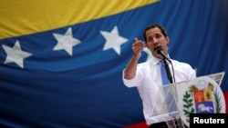 El presidente interino de Venezuela, Juan Guaidó, habla a sus pertidarios en Caracas, septiembre 30 de 2019. Reuters.