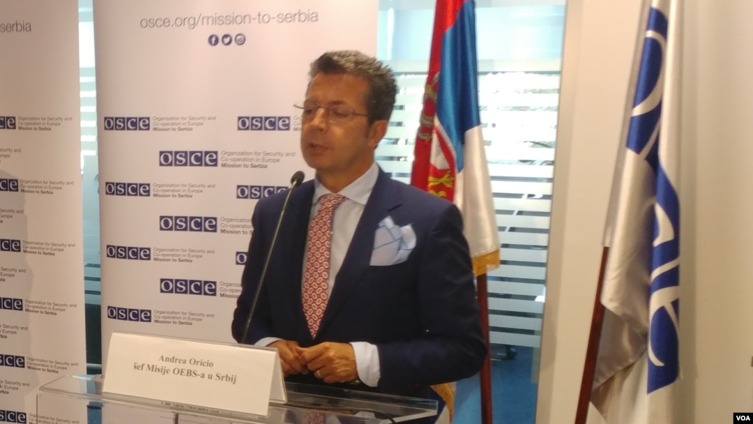 Arhiva - šef Misije OEBS-a u Srbiji Andreo Oricio na konferenciji za novinare u sedištu OEBS-a na Novom Beogradu, Srbija, 9. oktobra 2019. (Foto: Veljko Popović, VOA).