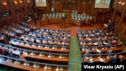 ARHIVA - Poslanici Skupštine Kosova na sednici u Prištini, 3. februara 2020. godine (Foto: AP/Visar Kryeziu) 