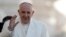 El papa Francisco dice que el mundo debe condenar el uso de armas nucleares y su propia posesión.