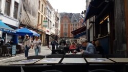 A cobblestone street is seen in Brussels, the seat of the European Union, which Vietnam is awaiting to finalize a trade agreement. (VOA/Ha Nguyen)