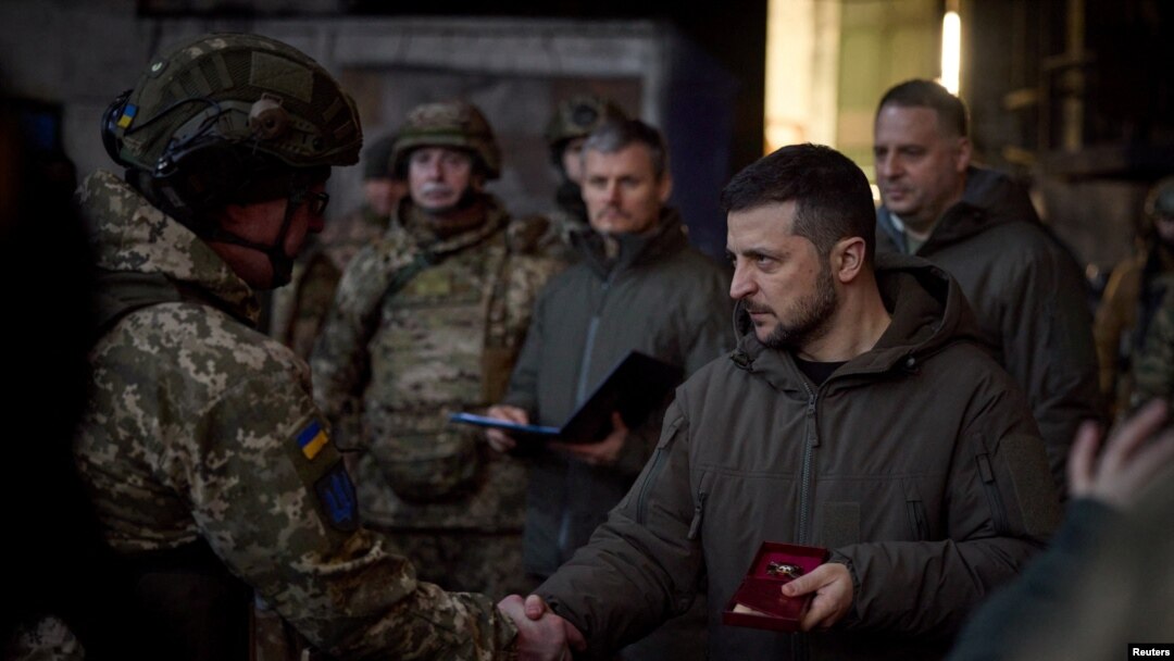 Perezida wa Ukraine Zelensky yasuye ingabo z'igihugu ke ku rugamba ahitwa Bakhmut
