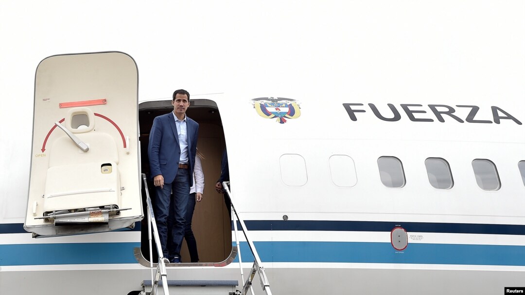 El presidente interino de Venezuela, Juan Guaidó, llega a la base militar CATAM en Bogotá, Colombia, el 24 de febrero del 2019. 
