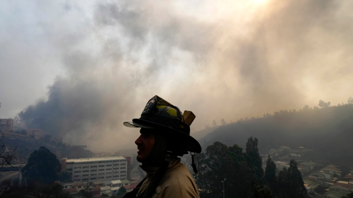 Suben a 56 las víctimas de incendios en Chile