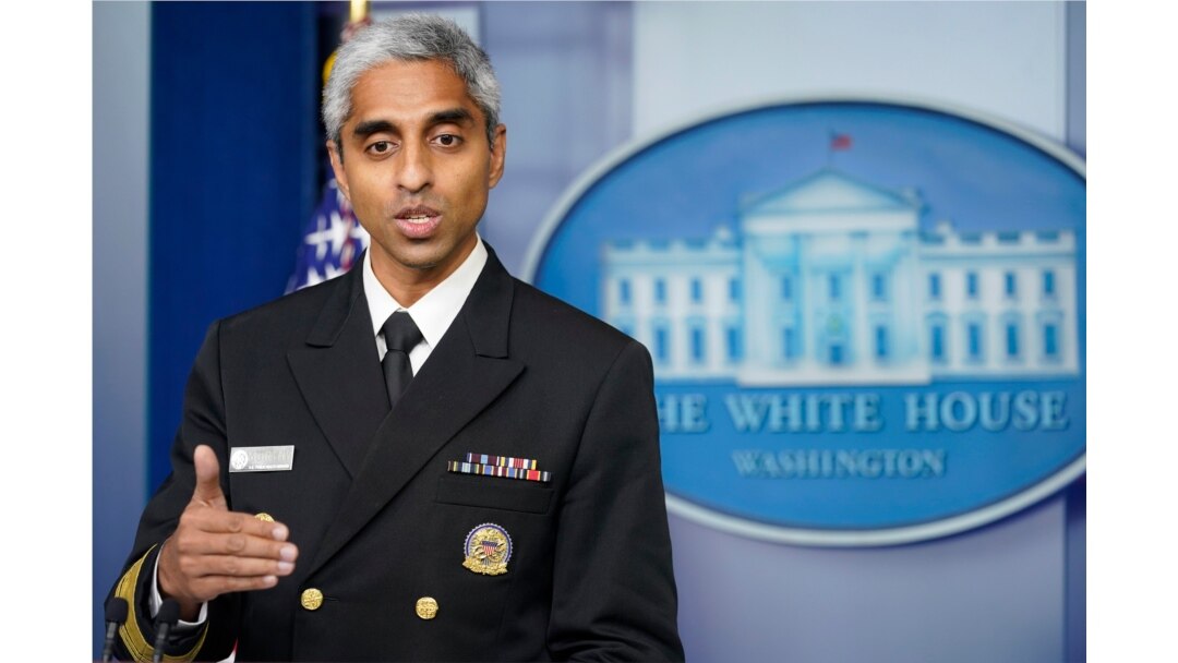 Dr. Vivek Murthy dalam pengarahan harian di Gedung Putih, Washington, 15 Juli 2021. (AP Photo/Susan Walsh)