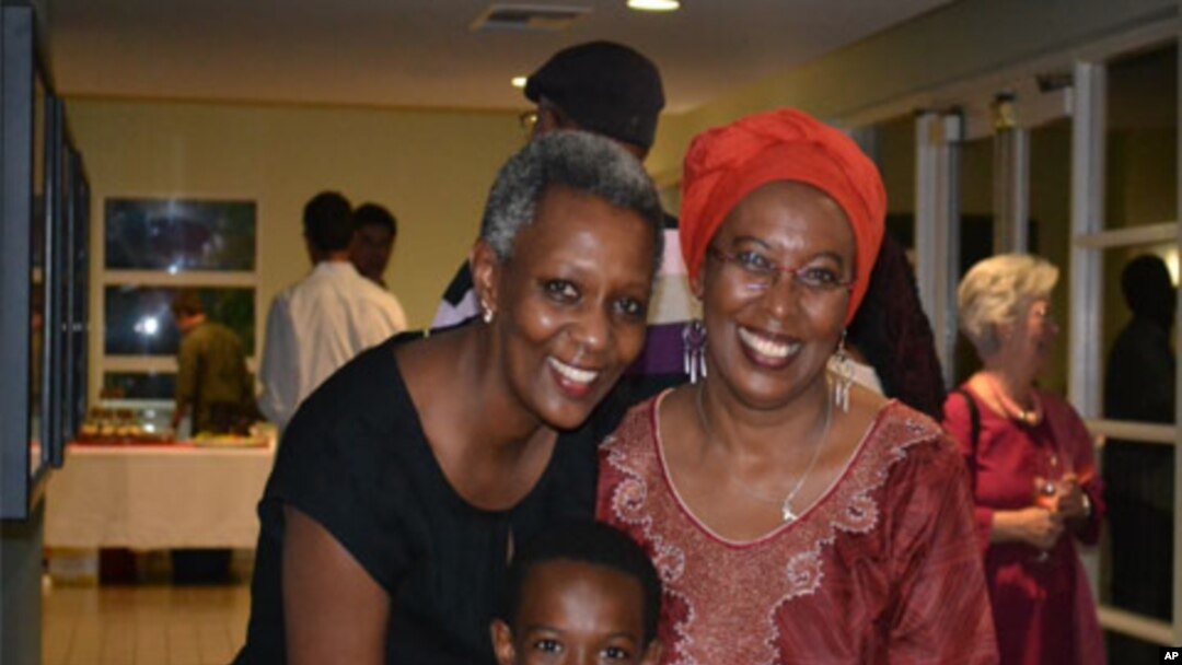 Marguerite Barankitse na Aline Ndenzako n'umuhungu yakinye "Bosco"