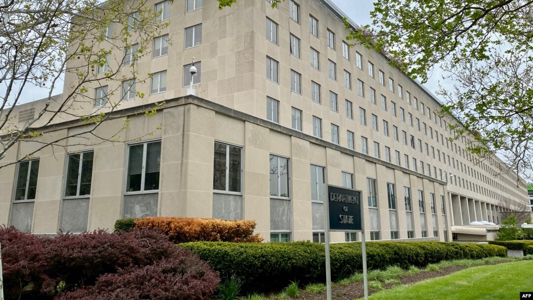 Напорите на САД за финансирање на инфраструктурата во земјите во развој одамна се потиснати од масовната кинеска иницијатива „Појас и пат“ за изградба на инфраструктурни и енергетски мрежи што ги поврзуваат Азија со Африка и Европа, преку копнени и поморски патишта