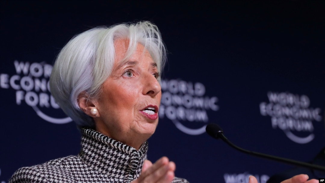 Kepala Badan Moneter Internasional (IMF) Christine Lagarde berbicara kepada para wartawan di World Economic Forum di Davos, Swiss, 21 Januari, 2019. 