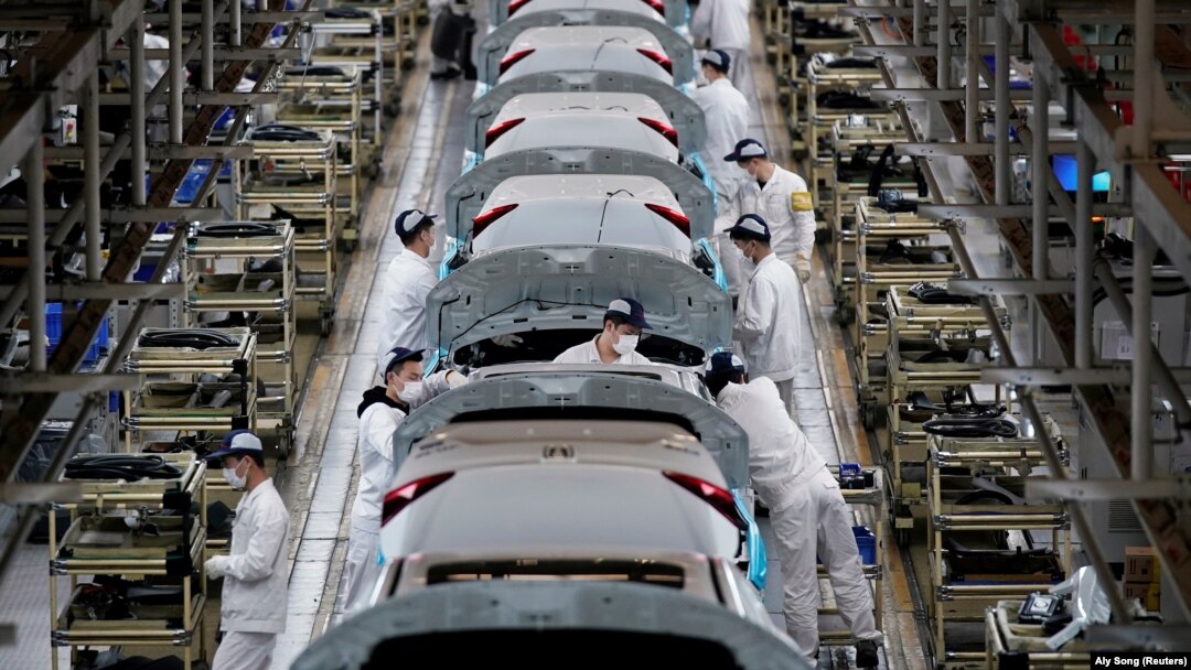 Employees work on a production line inside a Dongfeng Honda factory after lockdown measures in Wuhan, China's center of the novel coronavirus disease (COVID-19) outbreak, were further eased, April 8, 2020. (REUTERS/Aly Song)
